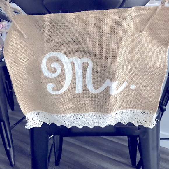 3 pieces Ring pillow, Mr & Mrs burlap chair signs - Picture 4 of 9